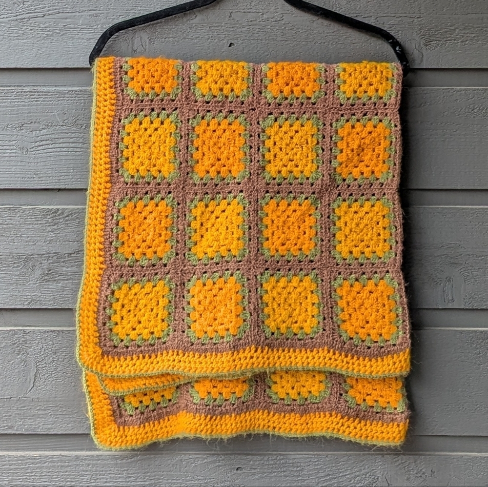 Handknit Retro 70s Granny Square Afghan Blanket 34.5" X 34.5" Grannycore - Picture 1 of 5
